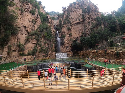 登顶石林峡，体验玻璃栈道------尊龙凯时人生就博官网登录8月登山之旅