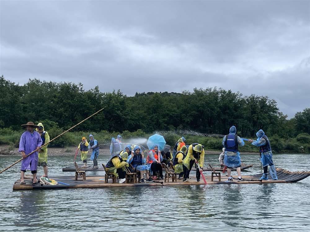 参观基地，游览青山绿水——尊龙凯时人生就博官网登录开启仙居团建之旅